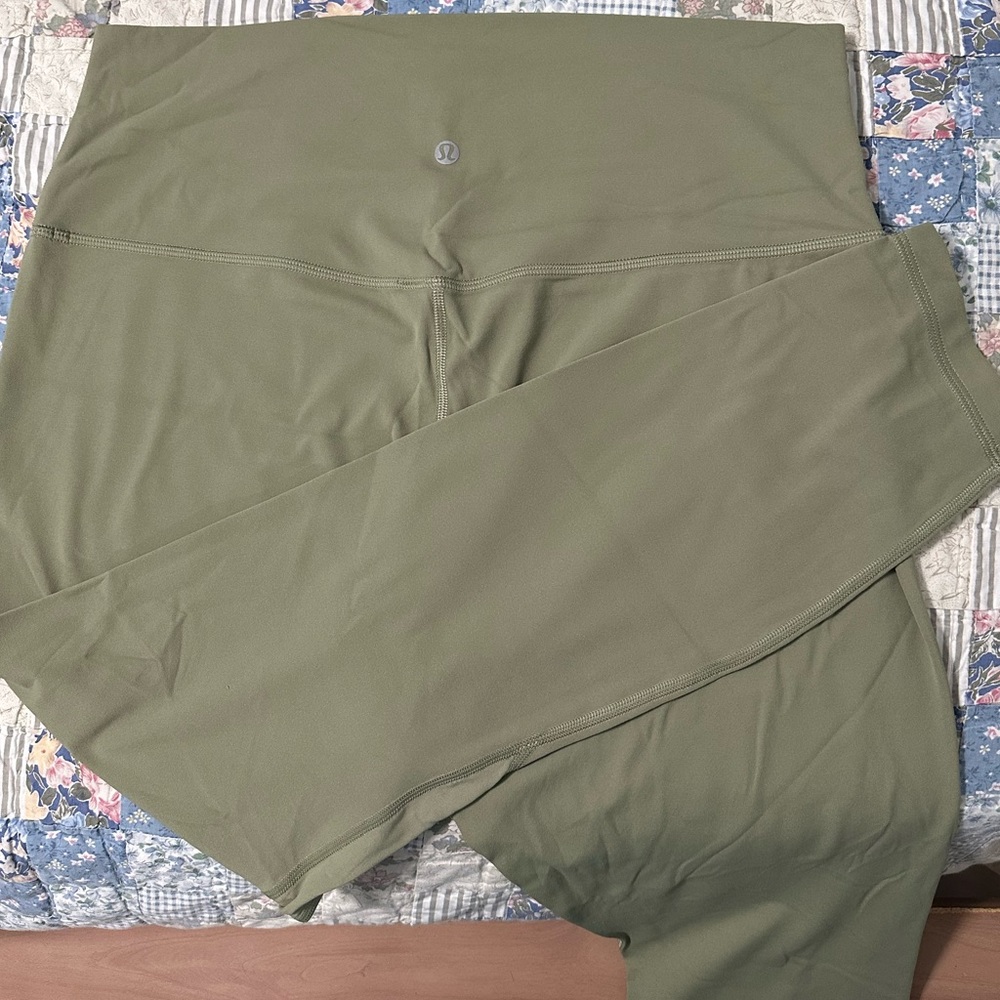 Lululemon soft green size 14 yoga workout exercise pants EUC